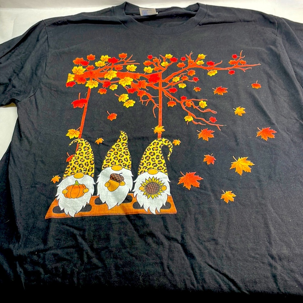 Women’s Graphic tee shirt size medium color black